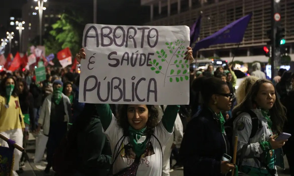 MP tenta impedir cartazes contra aborto na rede de Saúde do Rio, como prevê nova lei
