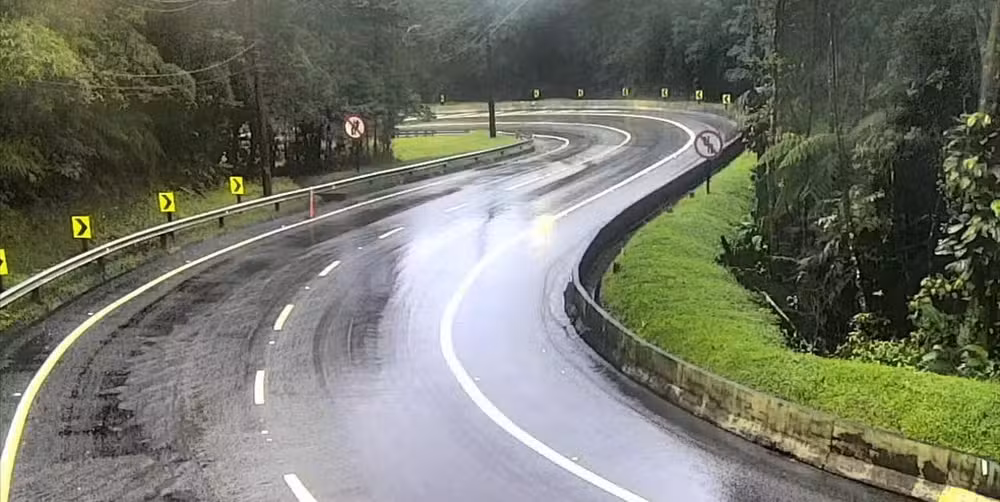 Trecho da Tamoios é liberado após 36 horas de interdição