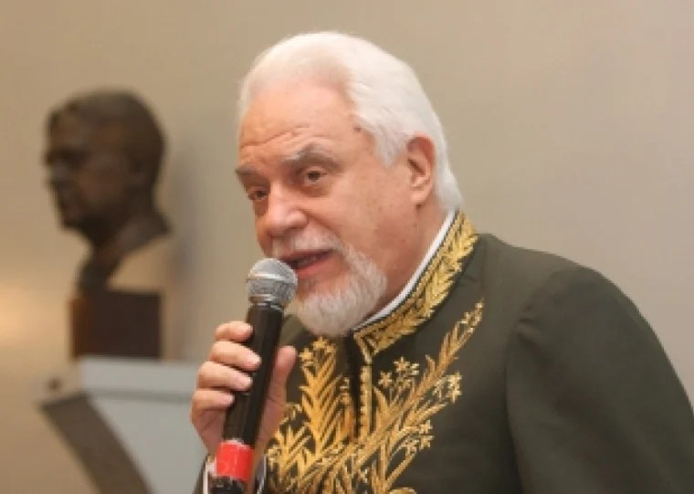 Morre jornalista e escritor Cícero Sandroni, membro da ABL, aos 90 anos