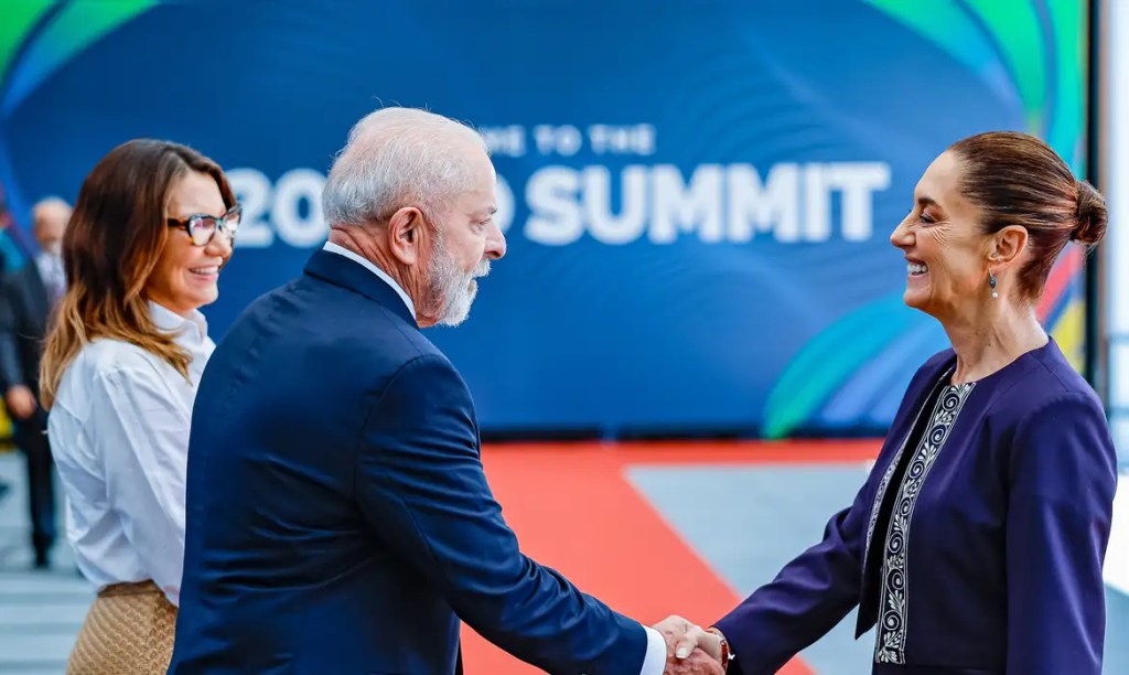 Em meio a tarifaço, Lula fala com presidente do México e propõe ampliar negócios