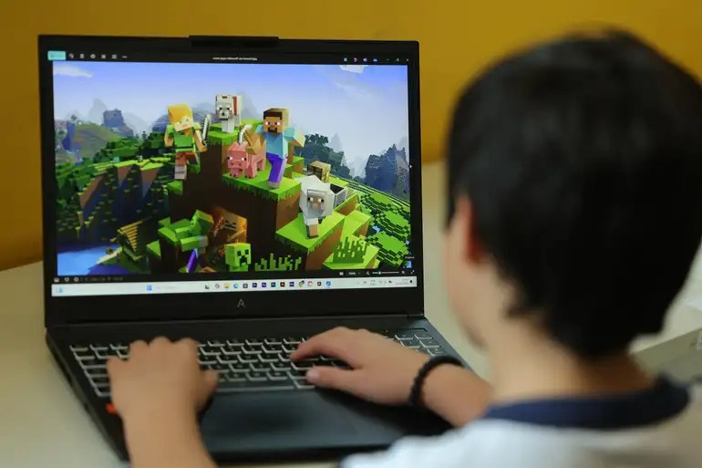 Miniblogueiros e influencers: o trabalho infantil agora também é digital