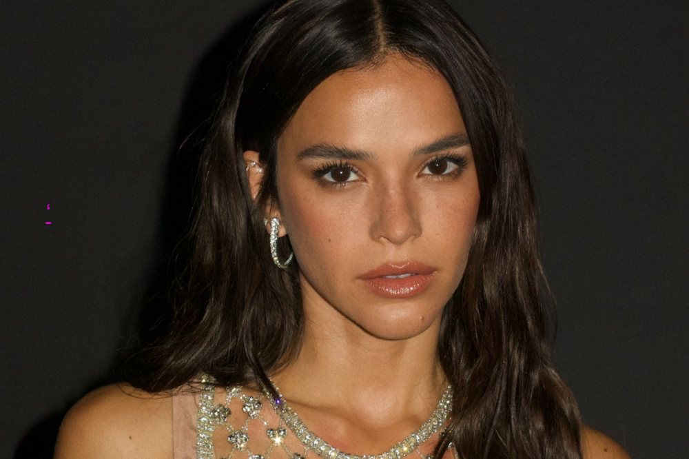 O que as escolhas de moda de Bruna Marquezine e Anttónia Morais em seus aniversários revelam sobre elas?