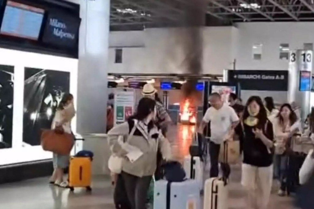 Vídeo: ‘vingança’ em aeroporto na Itália tem fogo em check-in e marteladas
