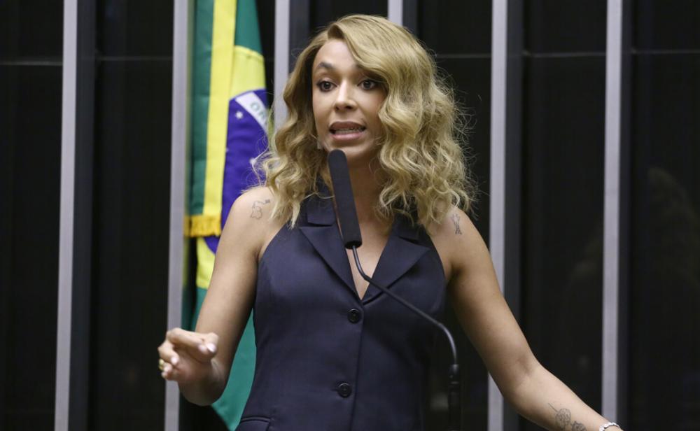 Como Erika Hilton recebeu nova estratégia de Lula para fim da escala 6×1