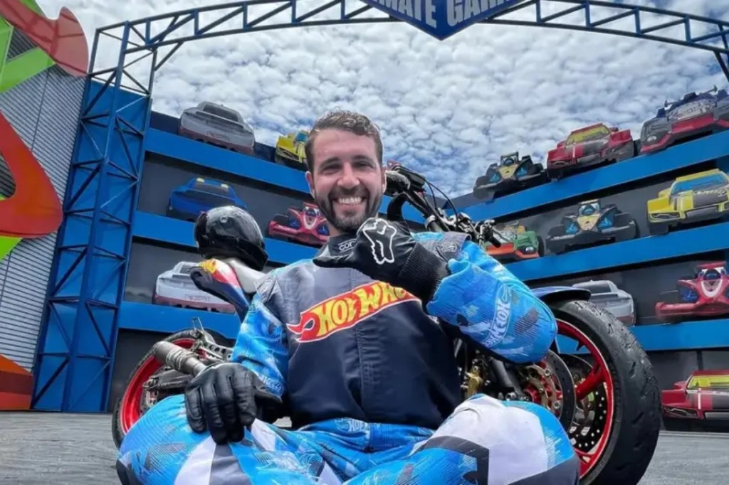 Vídeo: o choque que matou um piloto de moto Hot Wheels no Beto Carrero World