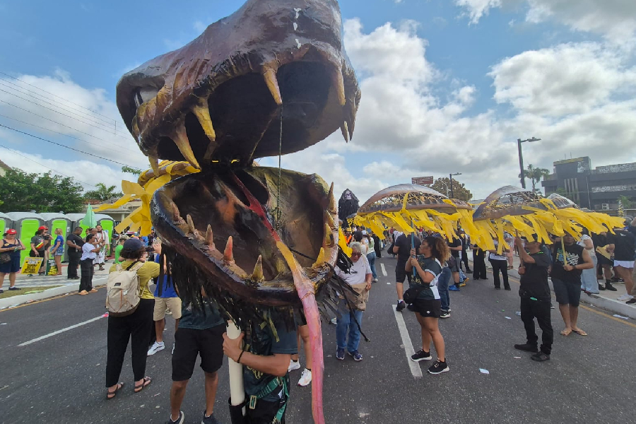 Marcha em Belém durante a COP30 protesta contra uso de petróleo