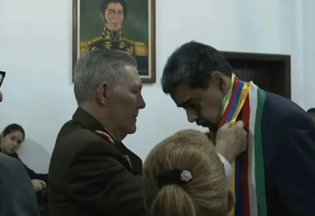 Após opositora levar Nobel, Maduro recebe prêmio inédito de ‘Arquiteto da Paz’; veja vídeo
