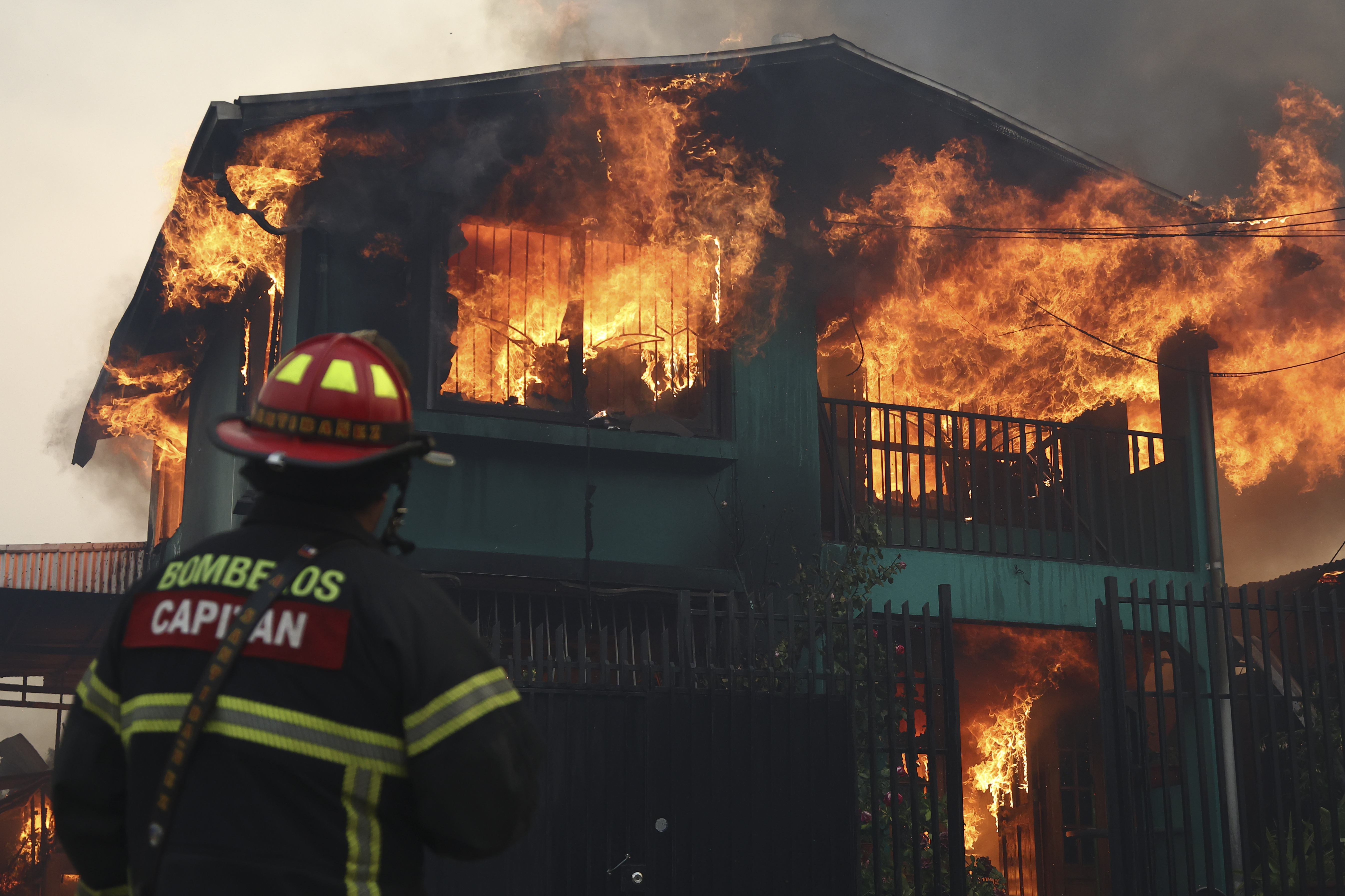 Danos provocados pelo incêndio florestal no município de Penco, no sul do Chile, em janeiro de 2026