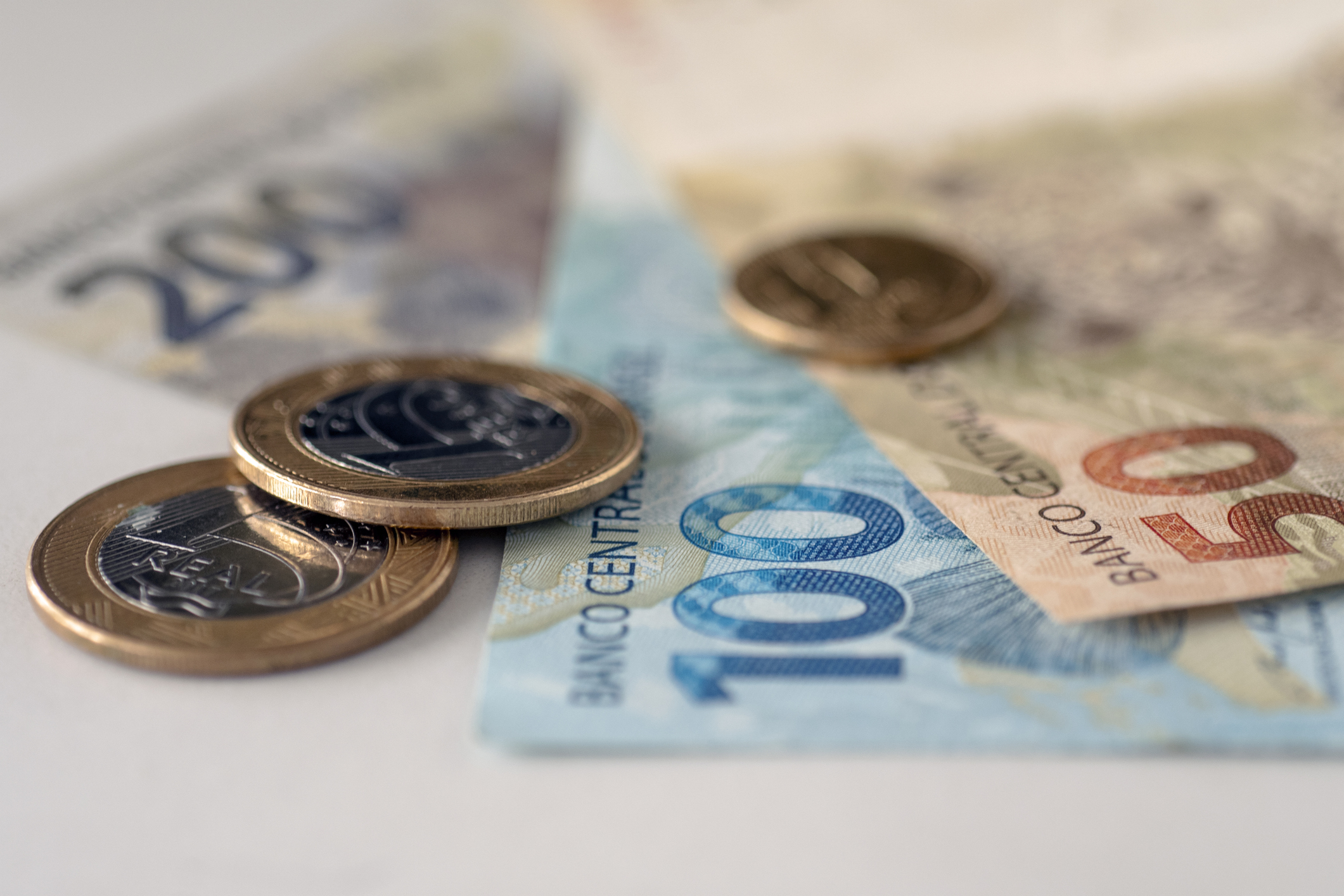 Dinheiro - reais - moeda - notas